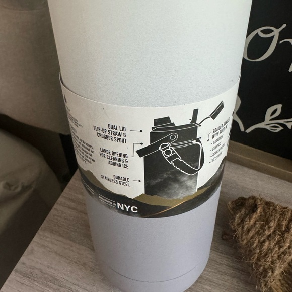 NWT Zenith with dual function lid bottle - Picture 3 of 7